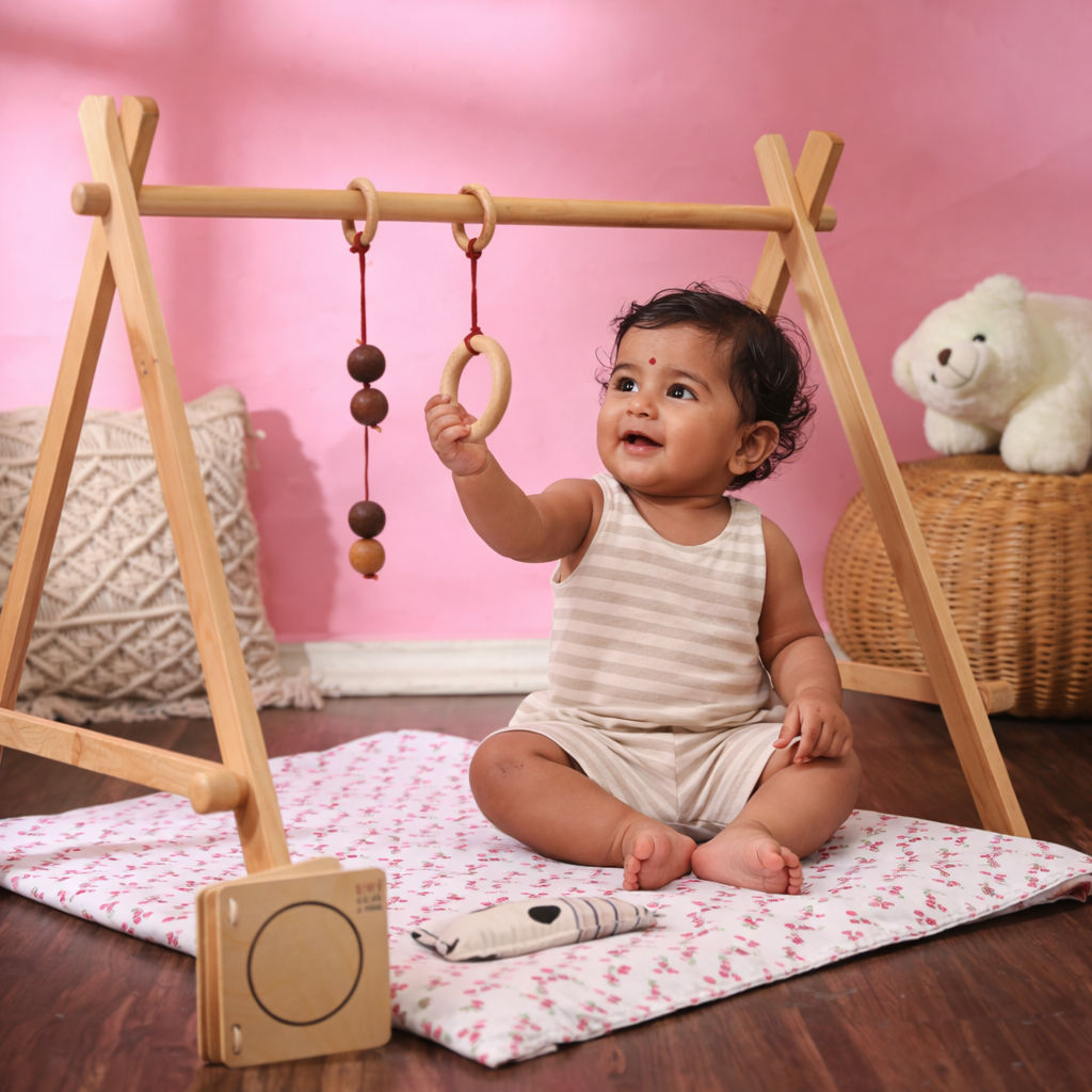 Baby Floor Gym & Mobile 016